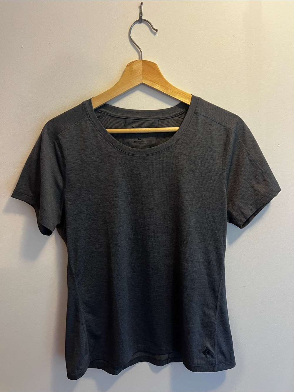 Black Diamond Women's Short Sleeve Tee in Dark Gray